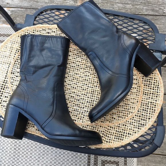 Ellen Tracy Flex Black Leather boots - Picture 3 of 8